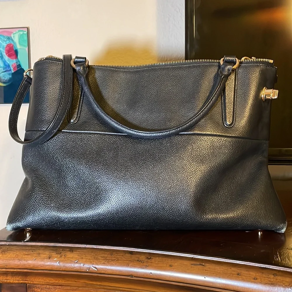 Beautiful COACH purse - Picture 4 of 10